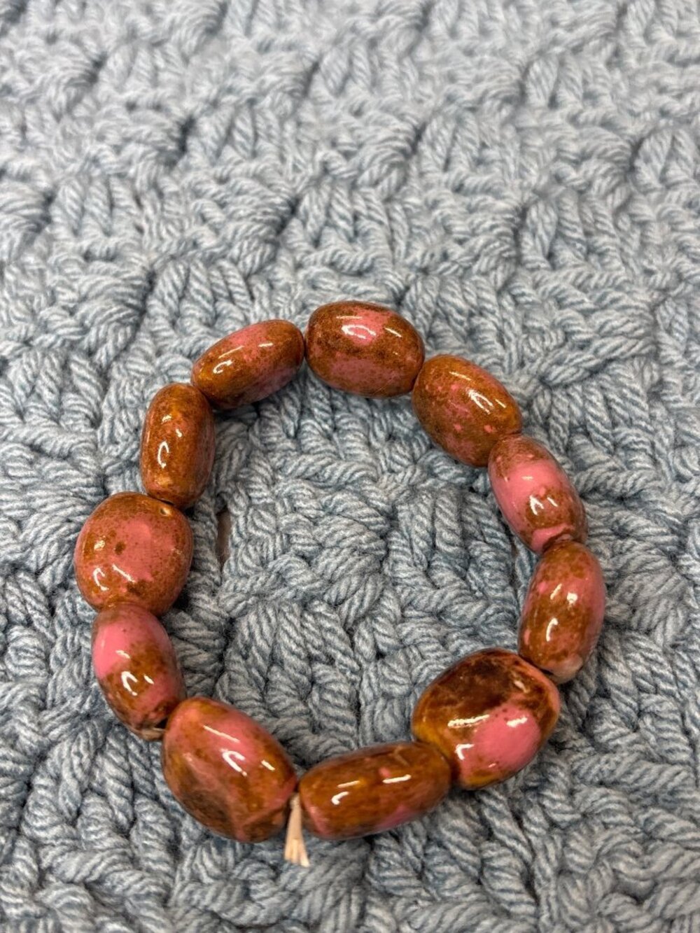 Ceramic Beaded Stretchy Bracelet Brown Pink 6.75 inches Unstretched - Picture 2 of 2